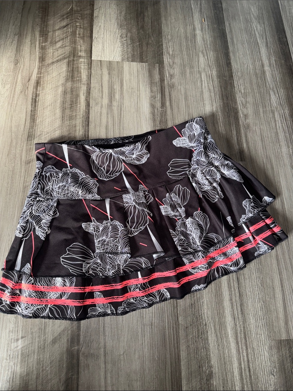 Lucky in Love medium 8-10 floral tiered women’s tennis athletic skirt skort